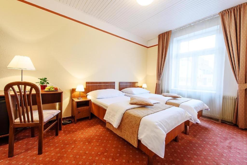 Hotel ตาบอร์ ภายนอก รูปภาพ