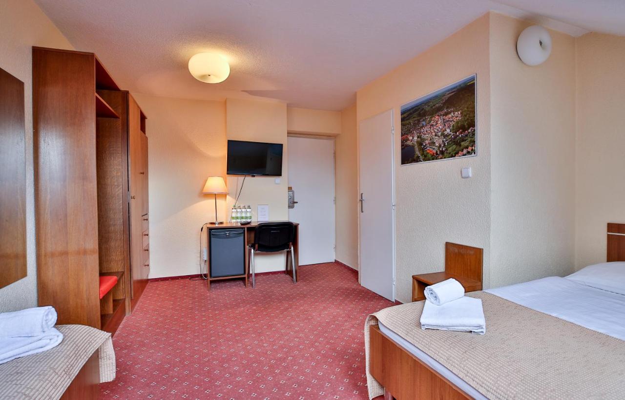 Hotel ตาบอร์ ภายนอก รูปภาพ