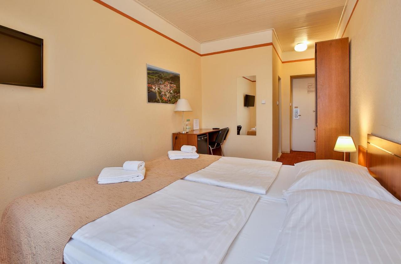Hotel ตาบอร์ ภายนอก รูปภาพ