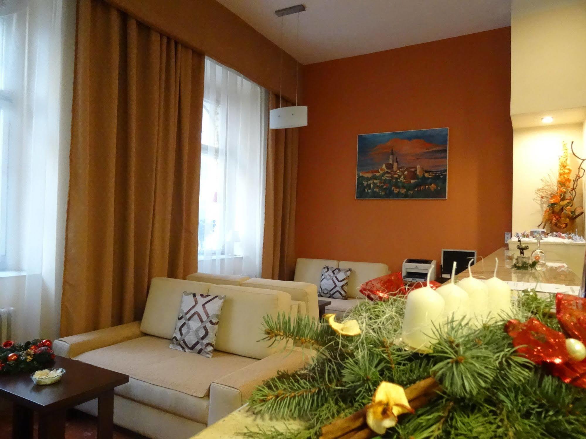 Hotel ตาบอร์ ภายนอก รูปภาพ